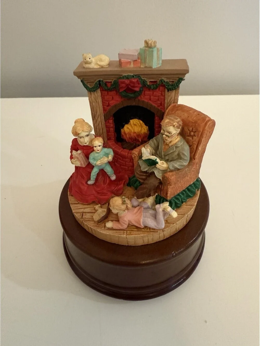 VTG Musical Christmas Scenes Holiday Decor ~Plays White Christmas~ Family #37285